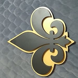 Fleur de lis wall decor
